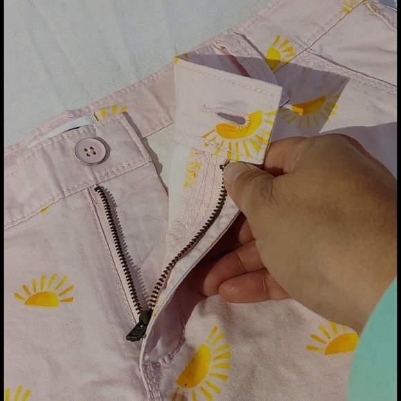 Old Navy Sunshine Shorts - Picture 8 of 10